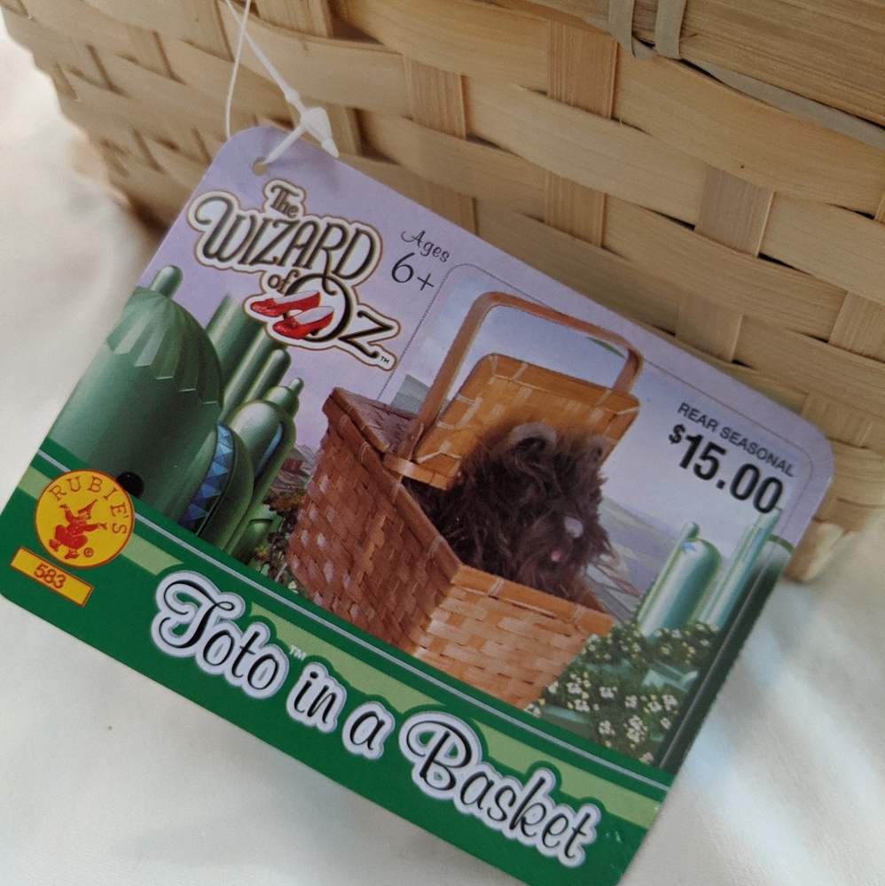 ✨NWT✨ Toto in basket
